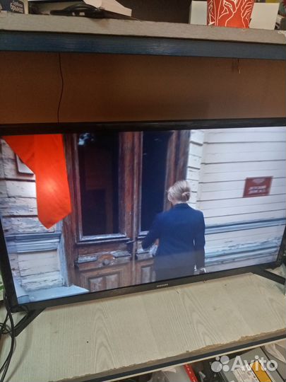Телевизор samsung 32dm, не SMART
