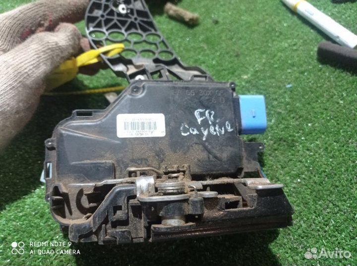 Замок двери передний правый Porsche Cayenne 957