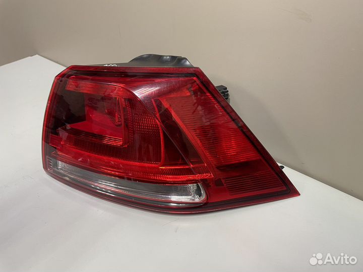 Фонарь задний правый Фольксваген Гольф 7