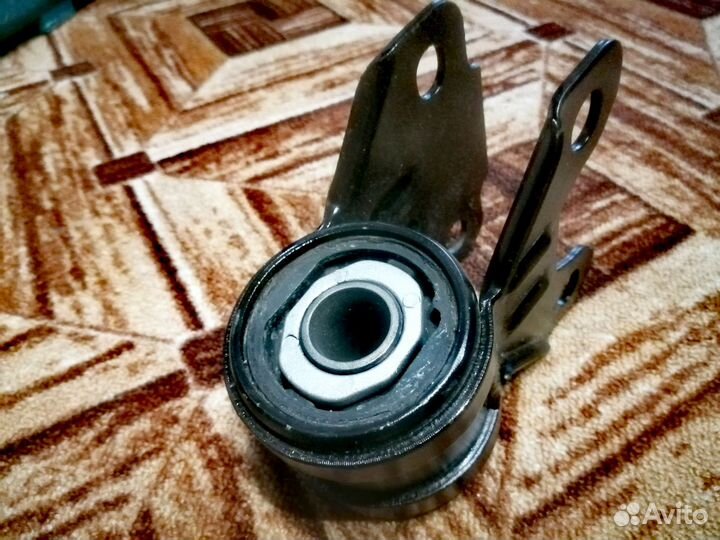 Задние сайлентблок переднего рычага Mazda 3 bl