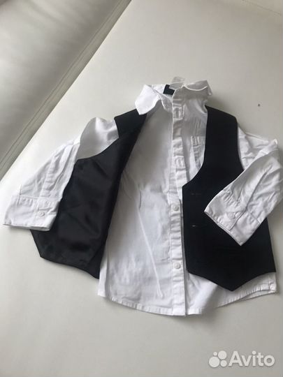 Брюки, жилет, сорочка, галстук