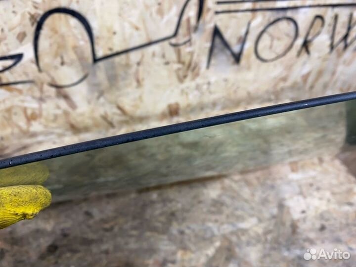 Стекло двери передней левой Subaru Outback 4 2009