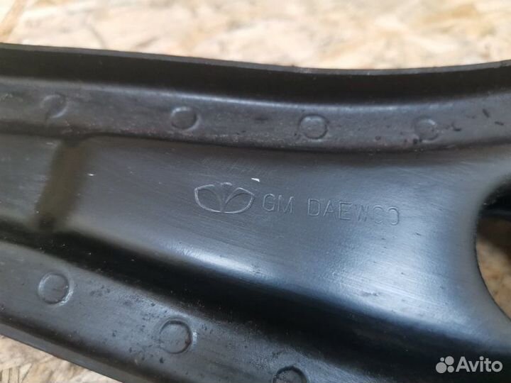 Рычаг передний правый Chevrolet Lacetti хэтчбэк