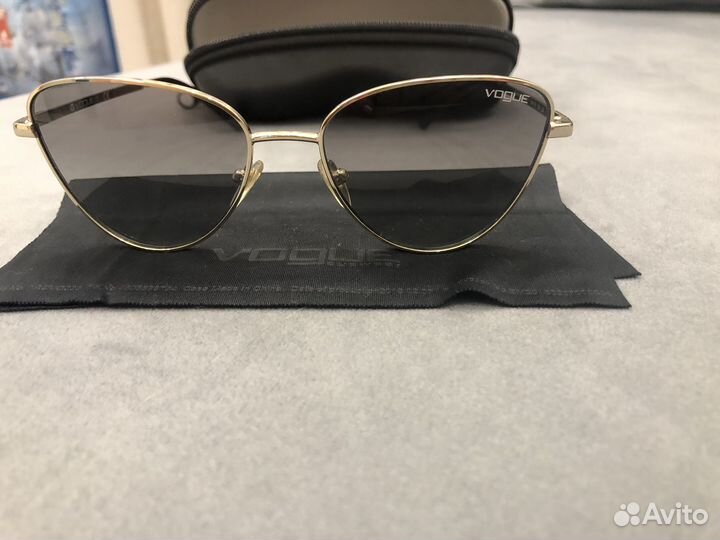 Женские солнцезащитные очки Vogue