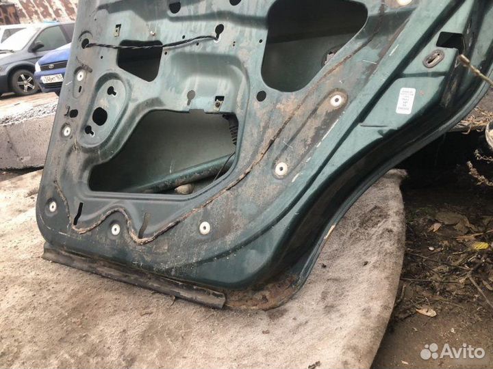 Дверь задняя правая Plymouth Neon