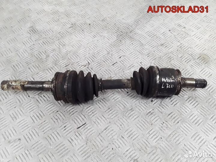 Привод передний левый Mitsubishi L300 2.5TD 4D56