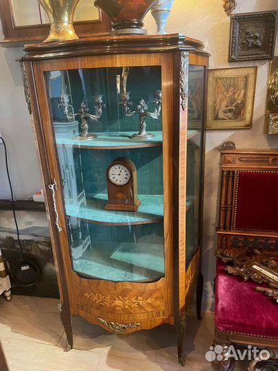 Старинная витрина