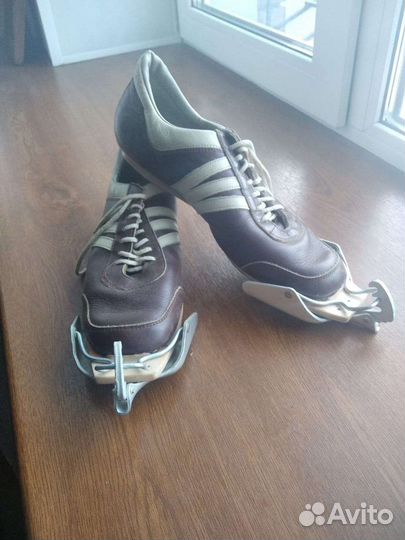 Лыжные ботинки с креплением