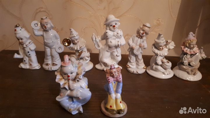 Фигурки фарфоровых клоунов