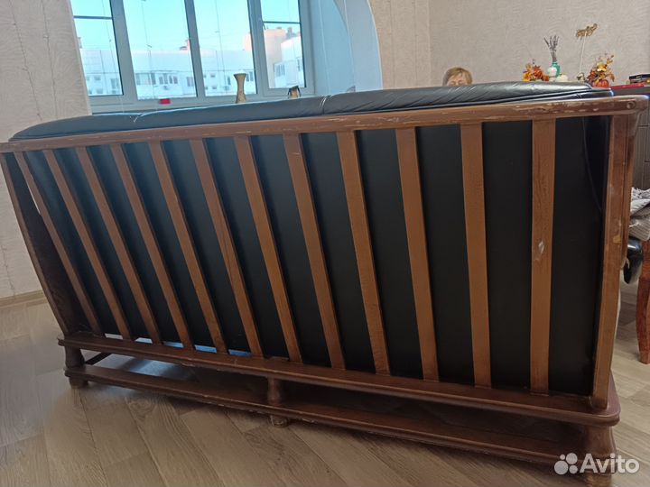 Кожаный диван бу