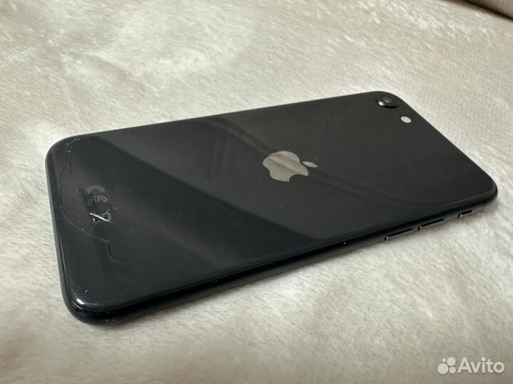 iPhone SE, 64 ГБ