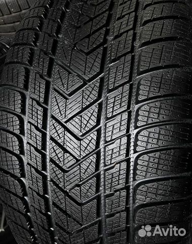Pirelli Scorpion Winter 325/35 R22