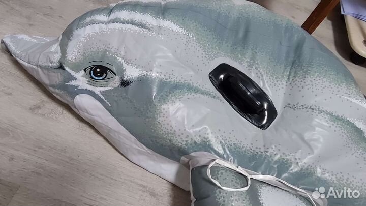 Надувной дельфин