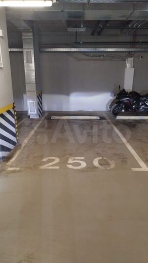 Машиноместо, 14 м²