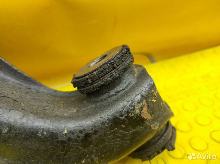 Рычаг передний левый Mercedes-Benz C107 M117.982