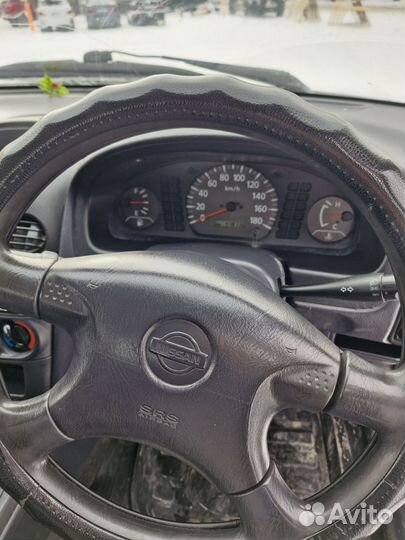 Nissan AD 1.8 AT, 2002, битый, 475 000 км