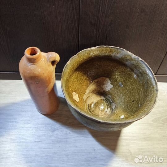Старинный горшок и бутылка