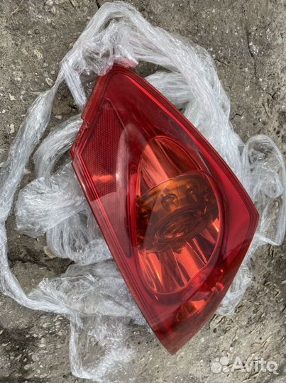 Пара задних фар Infiniti G 25 35