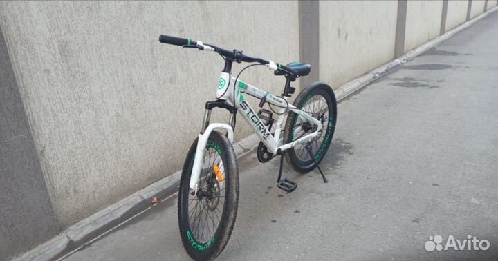 Не скоростной велосипед педали назад крутятся