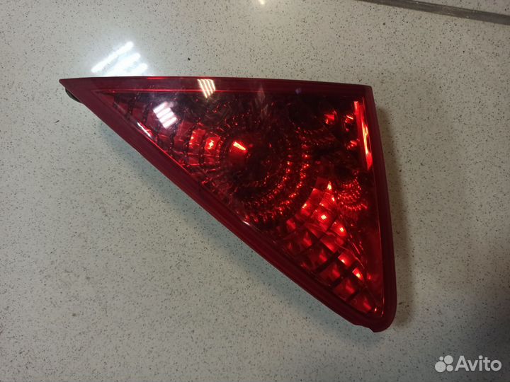 Фонарь задний правый внутренний Peugeot 3008
