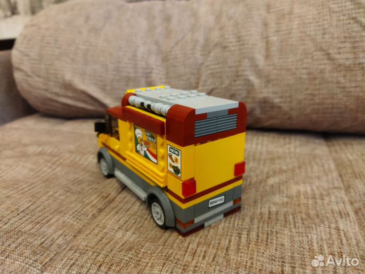 Lego City пиццерия на колесах 60150