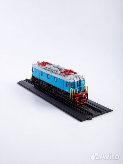 1:87 Наши поезда №6 - Электровоз вл22м + рельс подставка