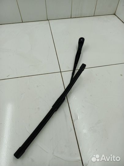 Поводок стеклоочистителя правый (Tank 300)