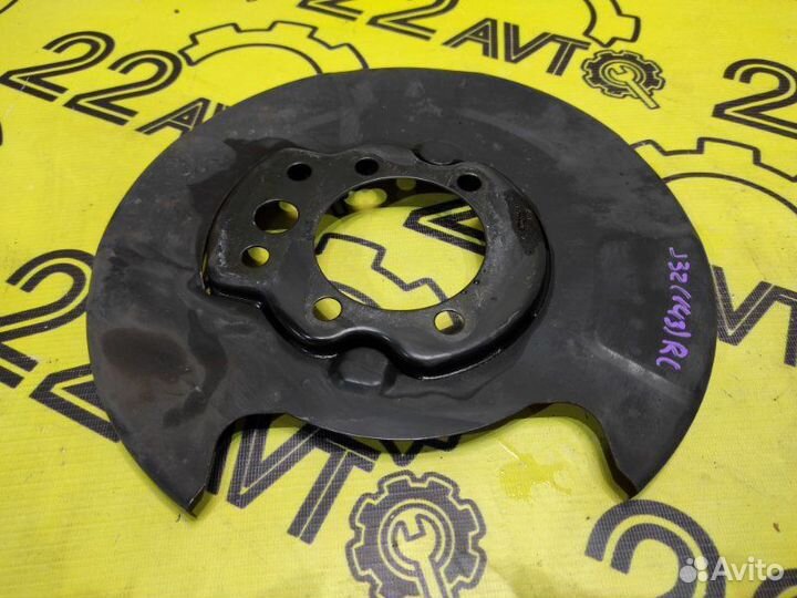 Щиток тормозного механизма задний левый Nissan