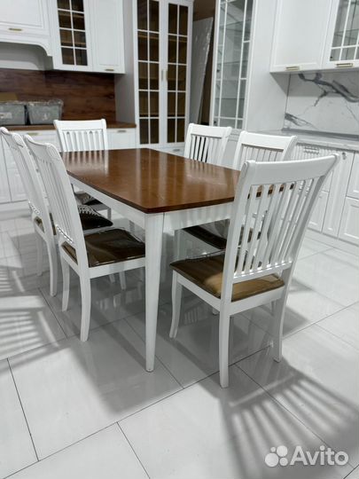 Кухонный стол и стулья
