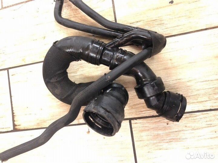 Патрубок системы охлаждения Audi A4 универсал 1.8