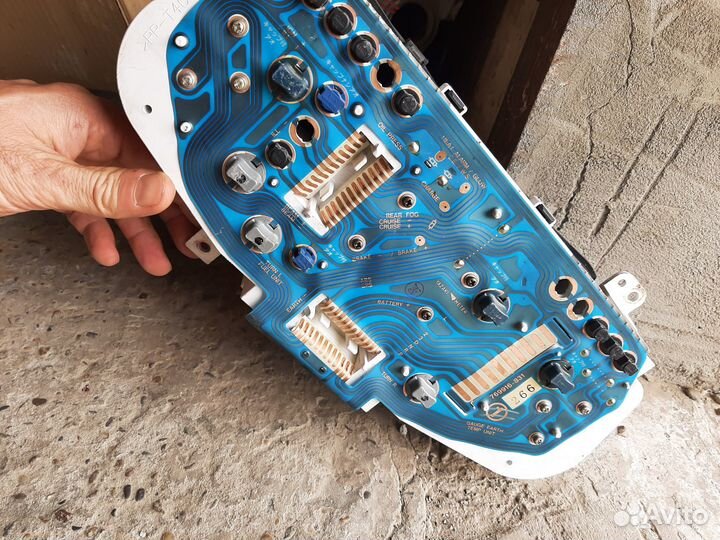 Щиток приборов на Mitsubishi Lancer 7,1996 г