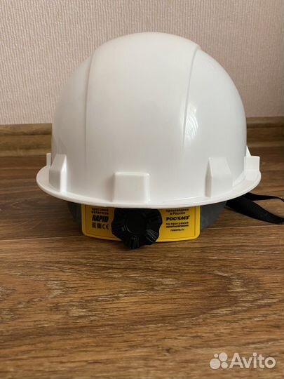 Каска строительная/защитная белая новая