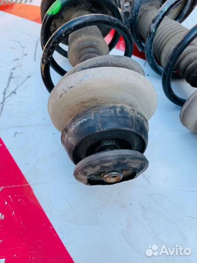 Передние стойки renault sandero