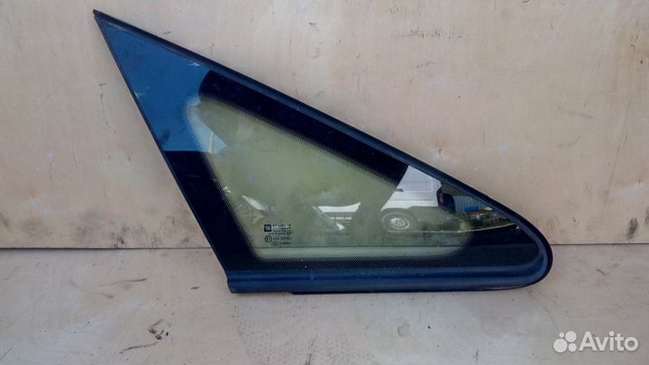 Стекло переднее правое форточка на Опель Зафира Б