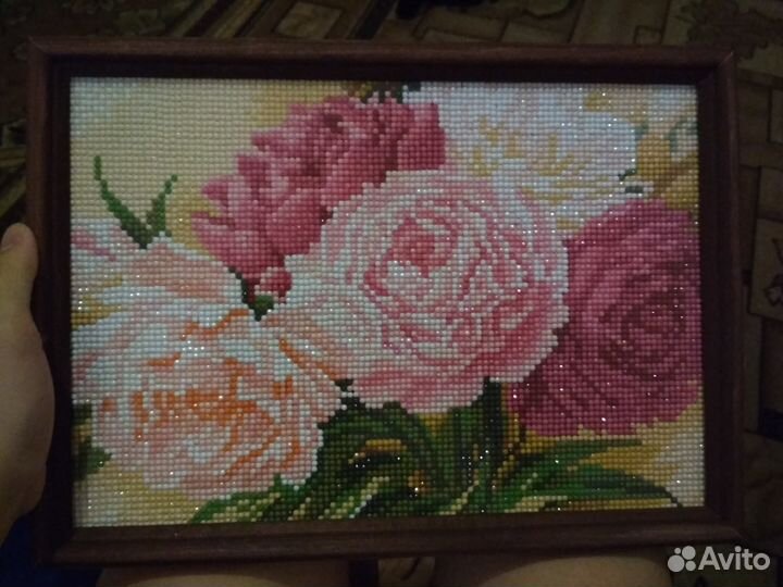 Собранная из стразов картина Пионы