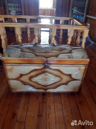 Сундук деревянный