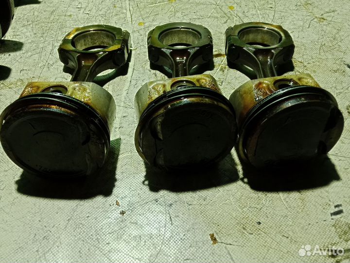 Поршень с шатуном Renault Megane 2 1.6 K4M