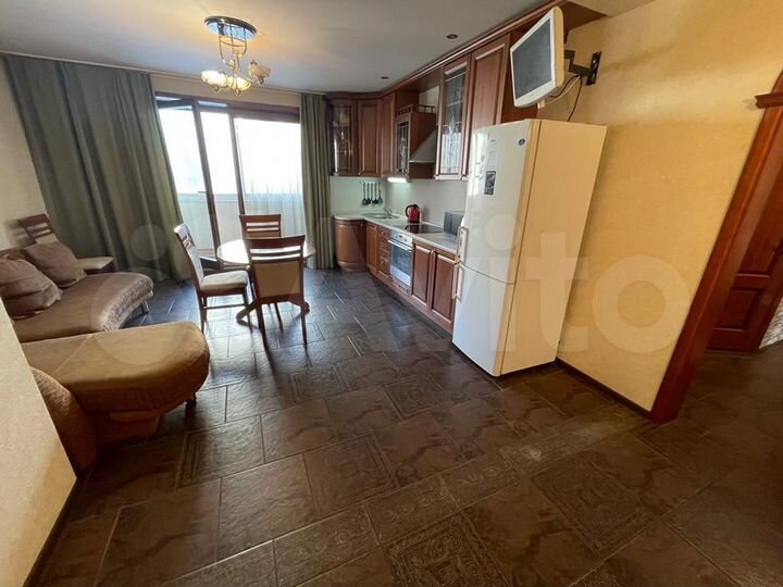 4-к. квартира, 83 м², 2/10 эт.
