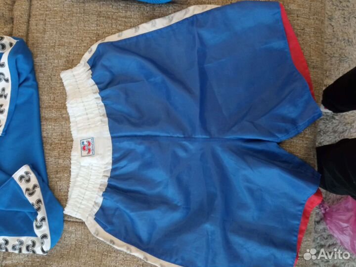 Боксерские перчатки,майка,шорты,купальная шапочка