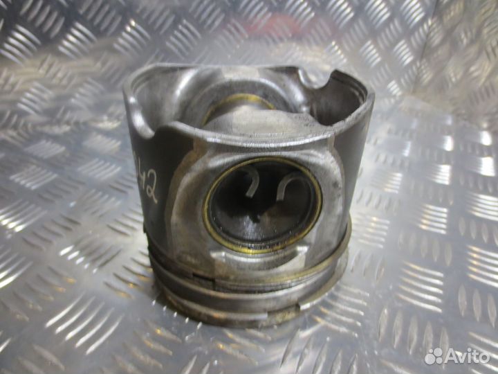 Поршень Mahle/knecht 130L129