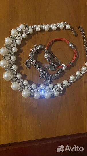 Жемчужное ожерелье (бижутерия) и 2 браслета