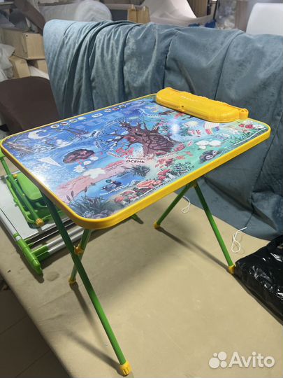 Мольберт, стол, стул