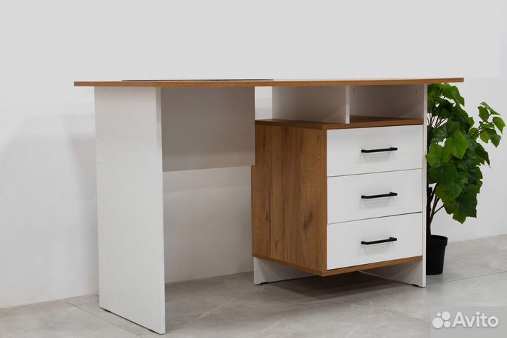 Стол компьютерный новый