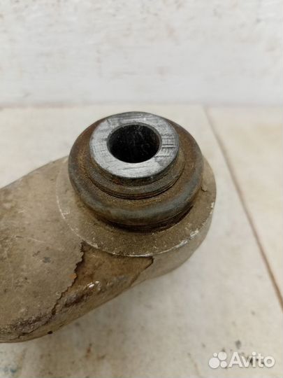 Рычаг задний верхний левый