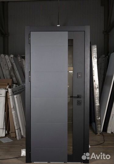 Дверь входная со стеклопакетом