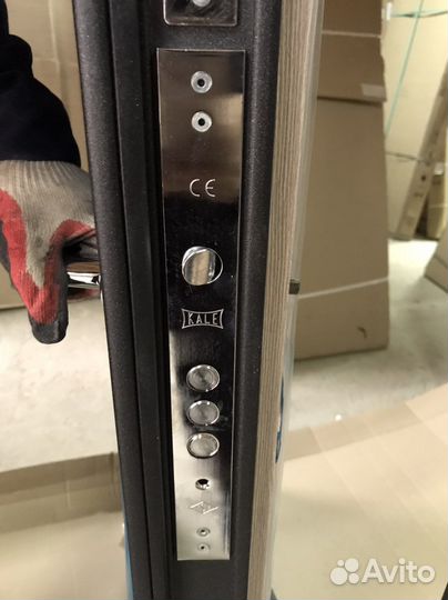 Входные стальные металлические двери S