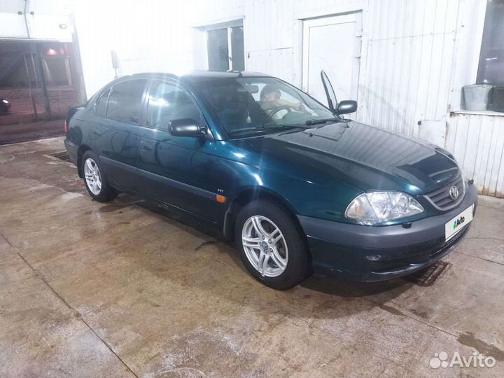 Toyota Avensis 1.8 МТ, 2001, битый, 248 500 км