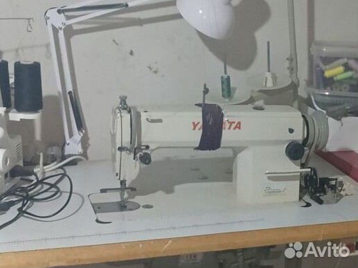 Швейная машинка и оверлок бытовой