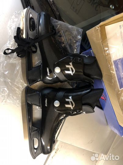 Коньки хоккейные