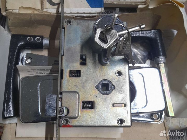 Замок врезной новый и разных инструментов